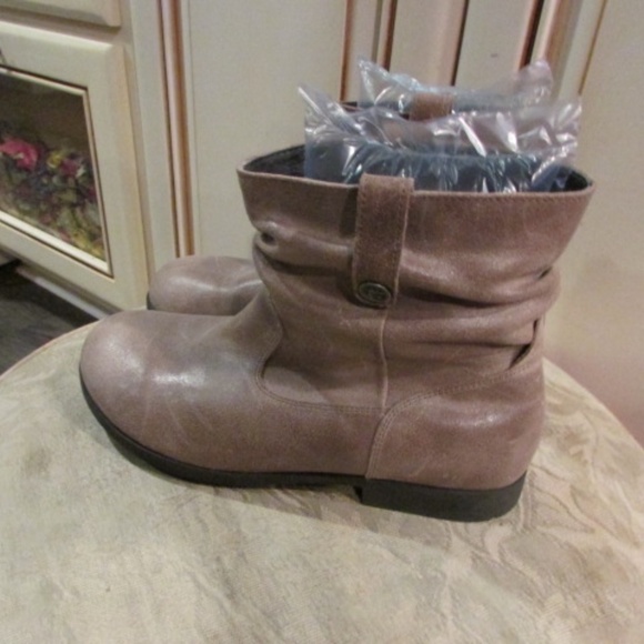 Birkenstock Women's Ankle Boots in Taupe - Picture 6 of 15